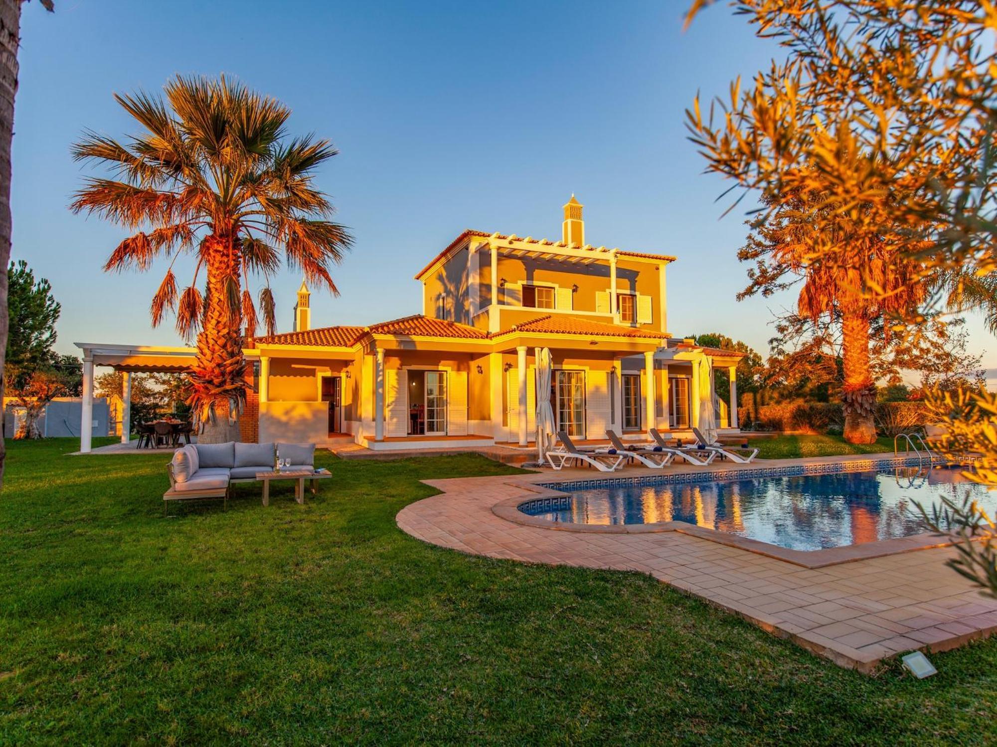 Peaceful Retreat W Private Pool, Bbq *